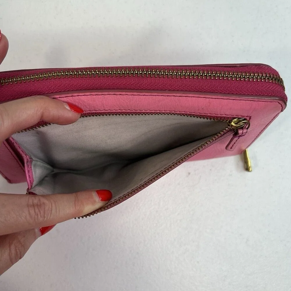 Fossil Pink Pebbled Leather Zip Around Wallet‎ Pockets Card Slots Pocketbook
